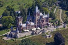 Luftaufnahme Drachenburg & Drachenfelsbahn
© Michael Sondermann - Bundesstadt Bonn
